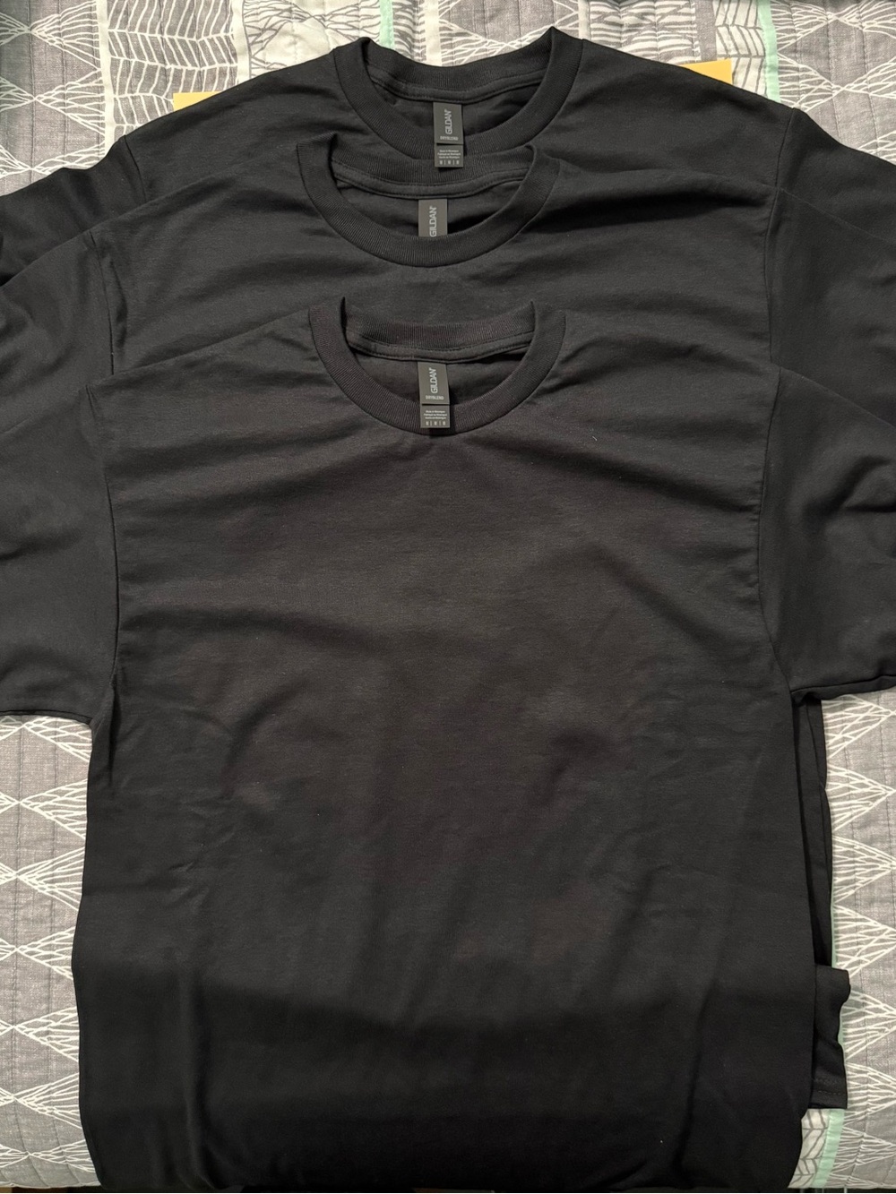 3 Pack of Gildan Dryblend Black Short Sleeve Crewneck T-Shirts in Size Medium